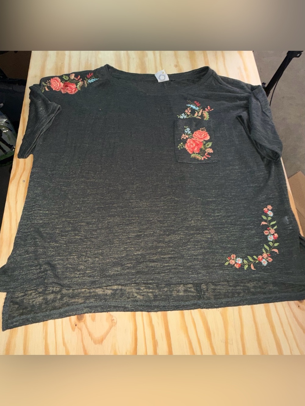 Akemi + Kin Anthropologie Embroidered Floral Pocket Tee Green Short Sleeve S